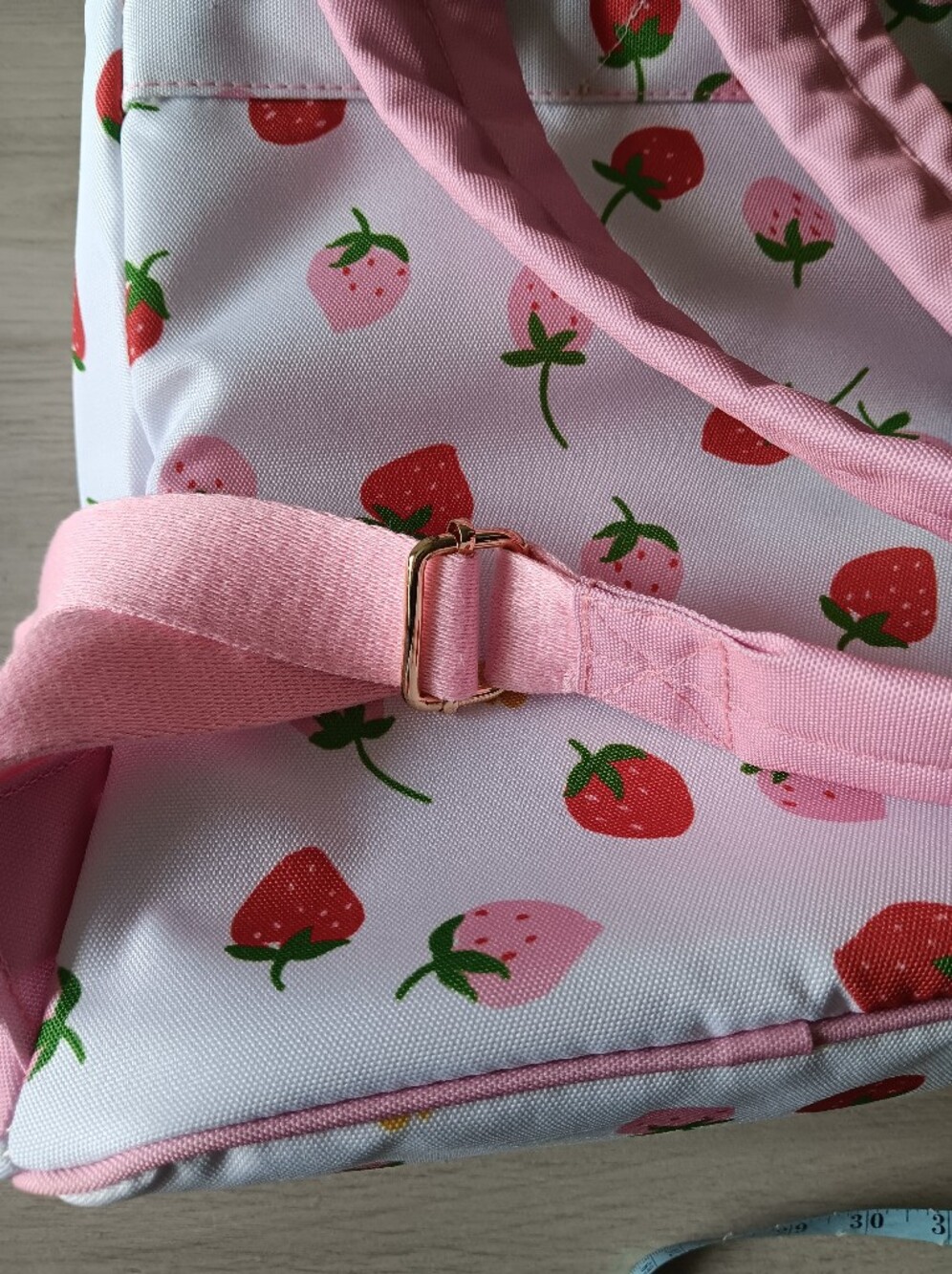 Kate Spade Cooler Backpack Strawberries White Pink Green Straps Insulated NEW - Picture 6 of 13